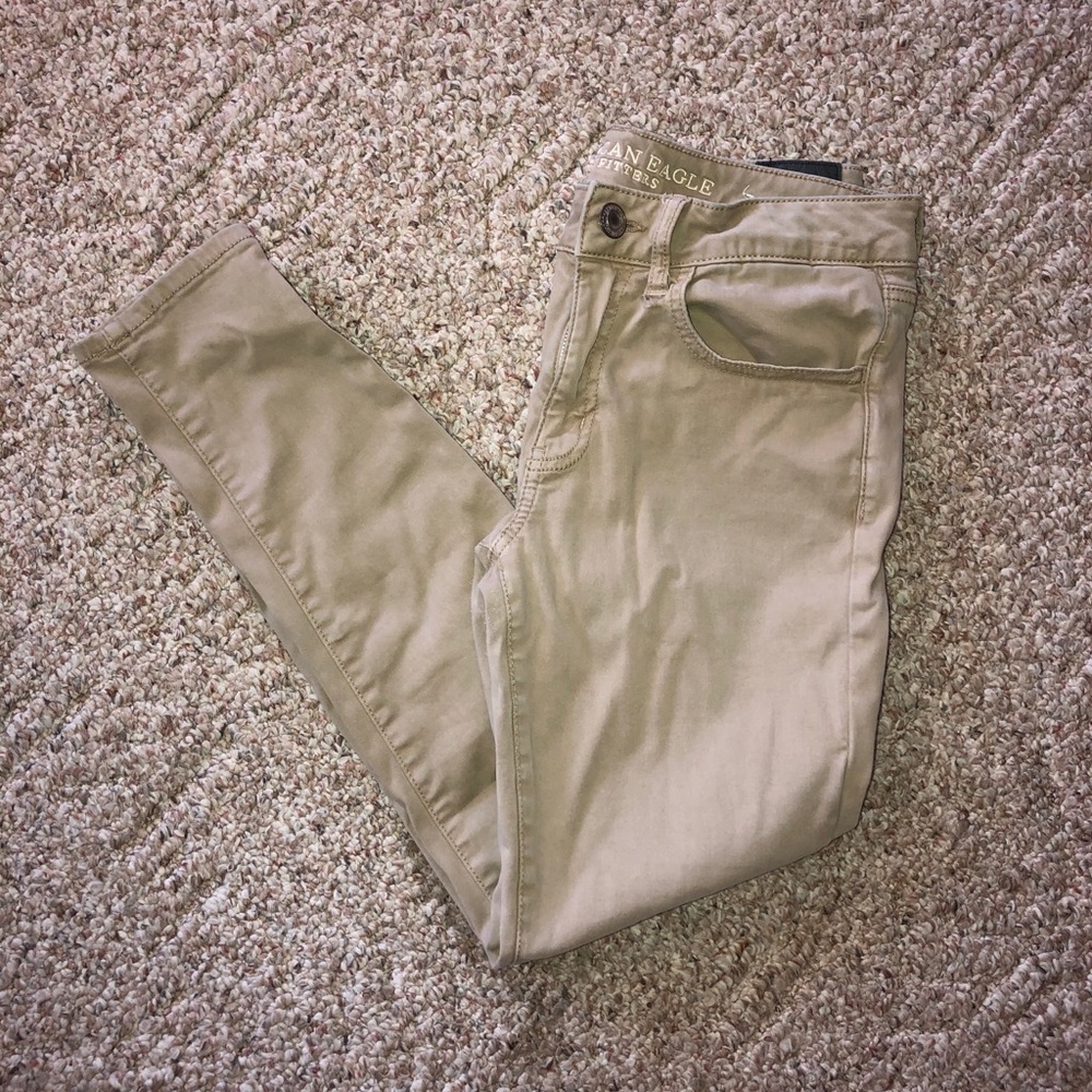 ⭐️3/$30 AMERICAN EAGLE JEGGING KHAKIS